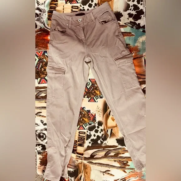 Women’s Classic Cream Cargo Pants - Picture 3 of 4